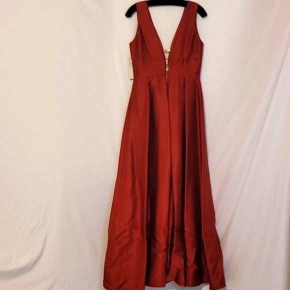 𝅺Nicole Miller Sleeveless Deep V Neck Gown - Picture 6 of 14